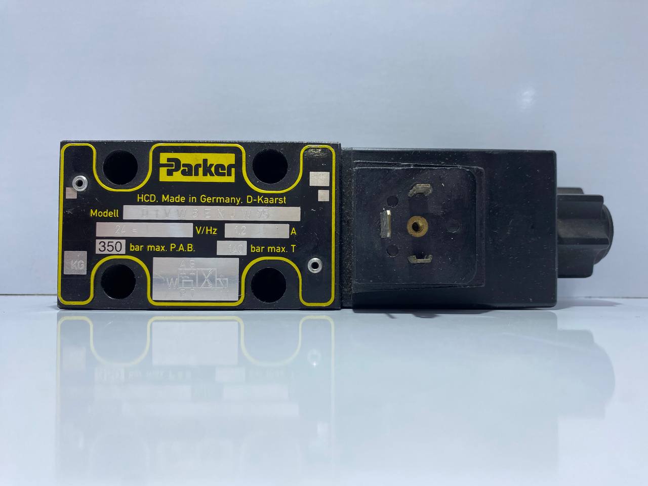 شیر برقی هیدرولیک   D1VW8ENJW75 پارکر  نقشه P به T  سایز 1/4 ساخت کشور آلمان 🇩🇪 Parker