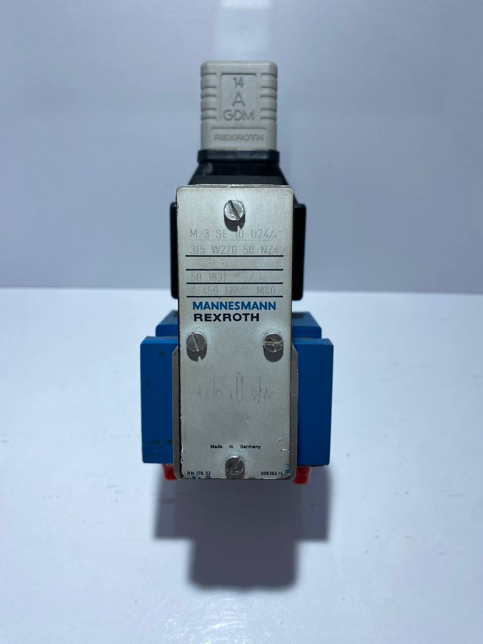 خرید شیر هیدرولیک پاپت ایستاده مانسمان رکسروت MANNESMANN REXROTH M-3 SE 10 U24/315 W220. ساخت کشور آلمان قیمت روز و مشخصات