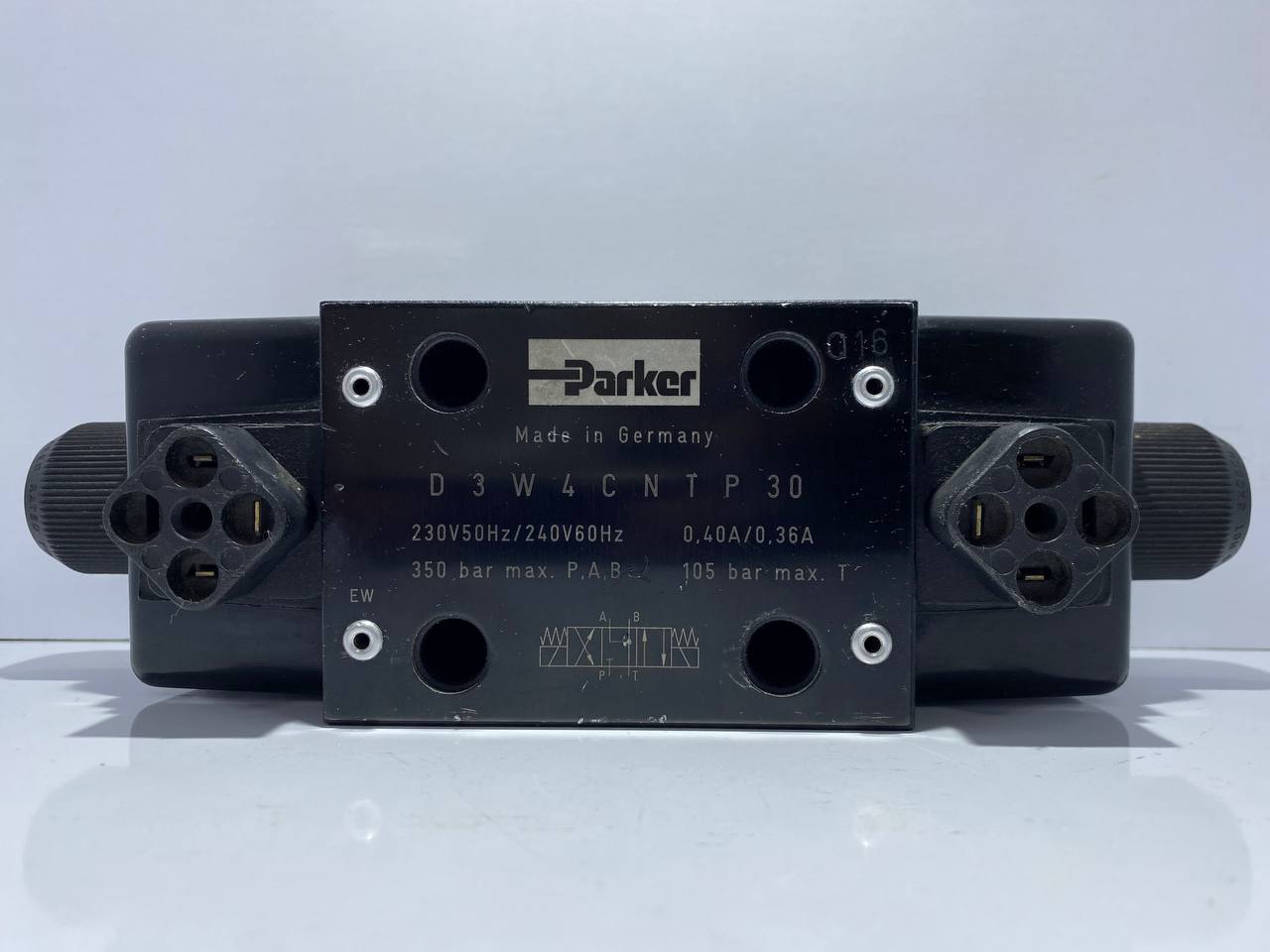 شیر برقی هیدرولیک سایز 3/8 نقشه P بسته D3W4 CN TP30 پارکر  ساخت کشور آلمان 🇩🇪Parker