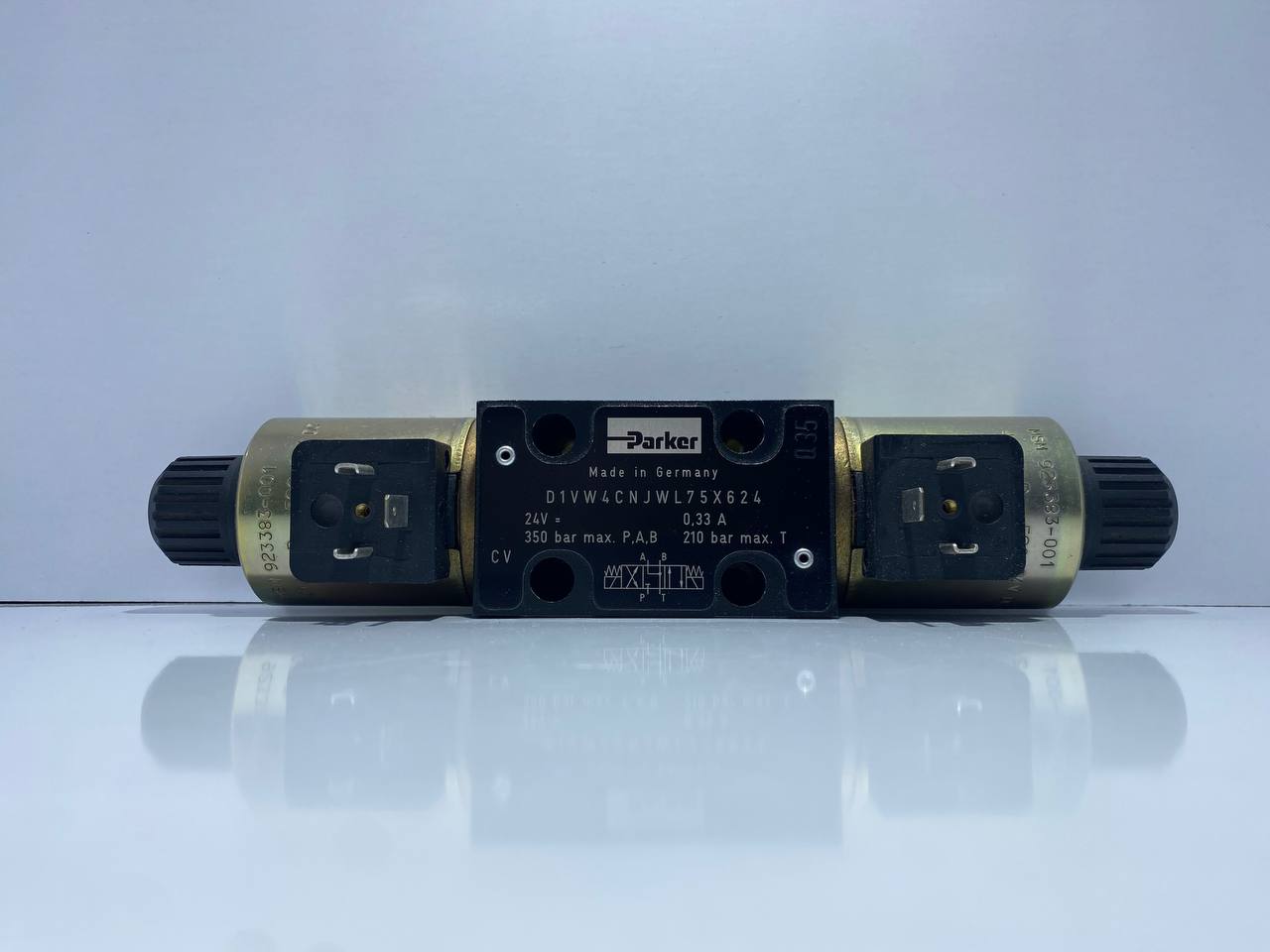 شیر برقی هیدرولیک سایز 1/4  نقشه P بسته    D1 VW 4 CNJWL75X624  پارکر ساخت کشور آلمان Parker 🇩🇪